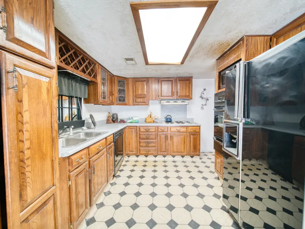 Before: 1990s timber kitchen with a fluorescent light box and chequered tiles